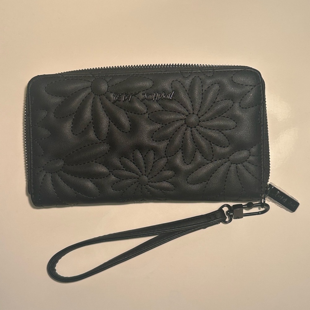 Betsey Johnson Quilted Daisy Flower Wallet with Wristlet